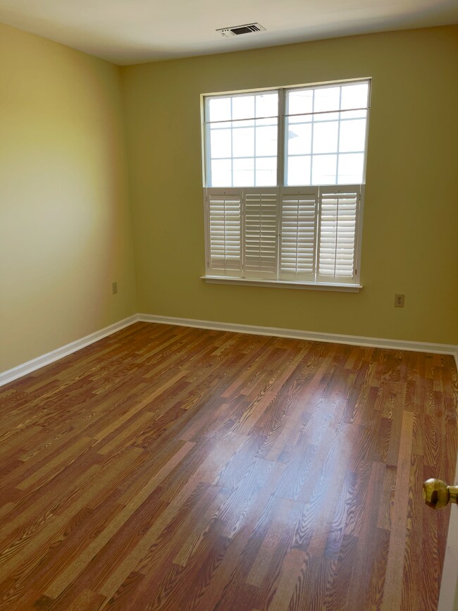 Foto del edificio - 2103 Highcourt Ln