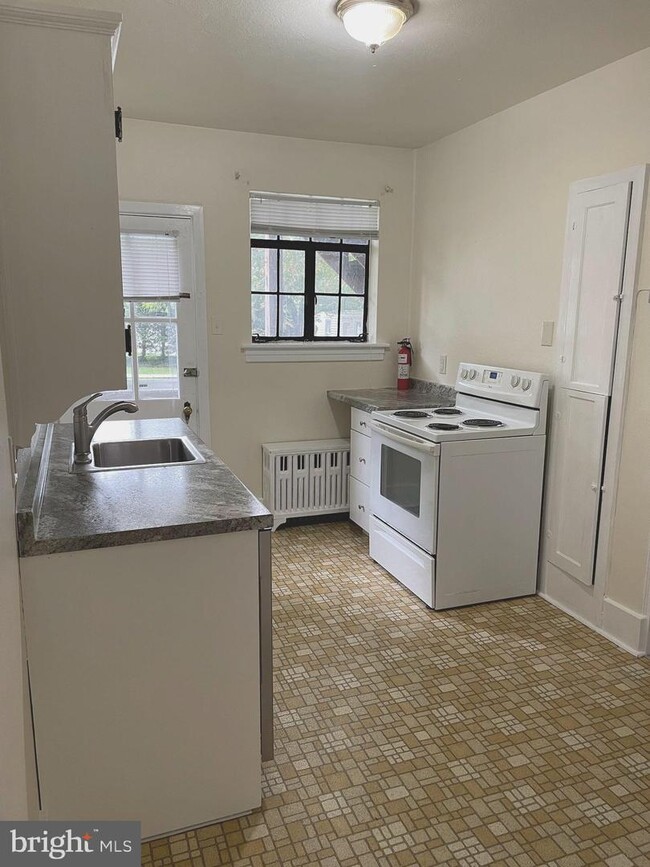 5 E Maplewood Ave Unit 1, Mechanicsburg, PA 17055 Room for Rent in