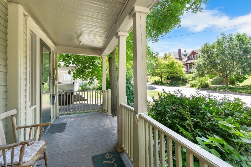 Building Photo - 247 Roosevelt Ave