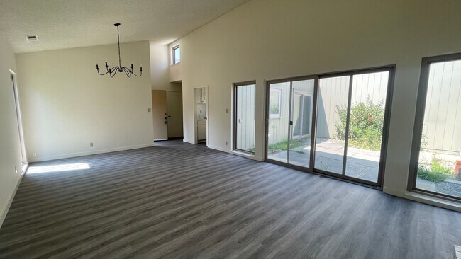 Foto del edificio - 3424 Solomon Ln