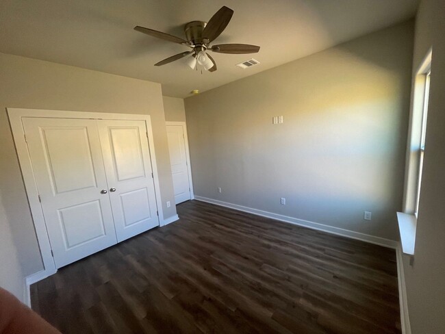 Foto del edificio - 3 Bed 2 Bath Home in Corsicana!