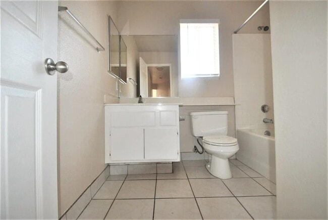 Building Photo - 2731 W Dawnview Dr