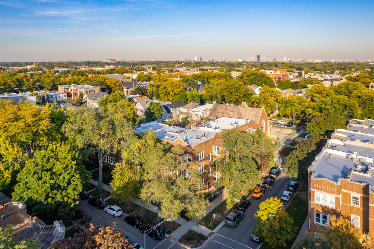 Foto aérea - 3314-3324 W Sunnyside Ave
