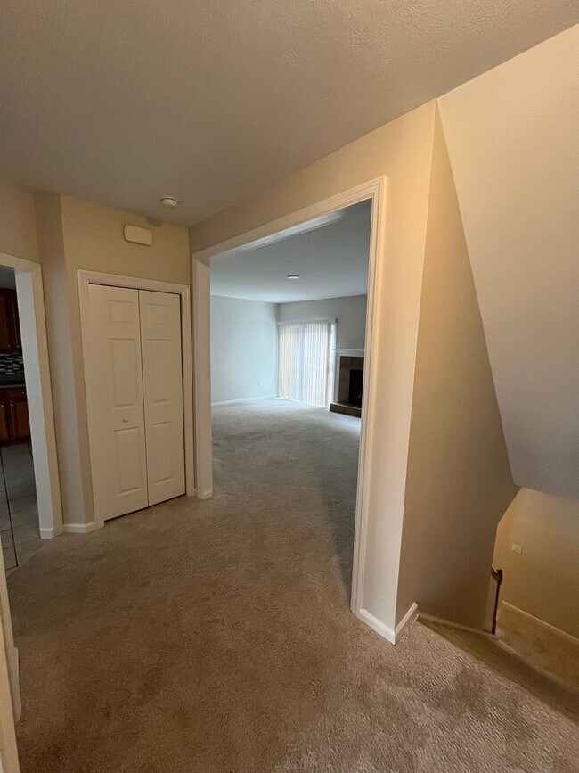 Foto del edificio - Newly Renovated 3 Bed 2.5 Bath Townhouse in Wexford available NOW!