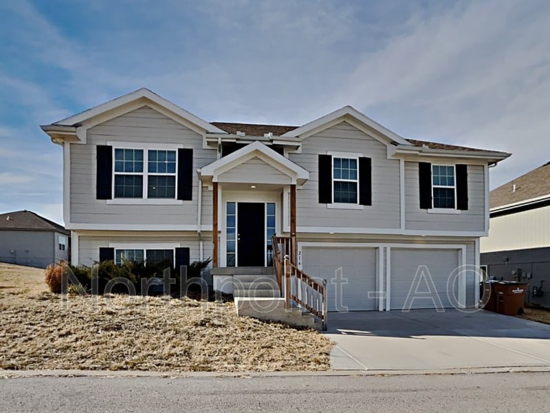 216 Coleen Dr, Raymore, MO 64083 House Rental in Raymore, MO