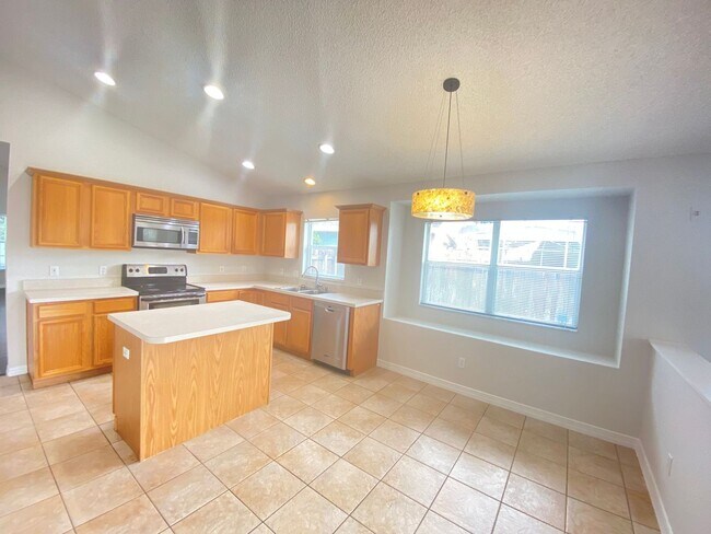 Photo - Lake Mary!  Ready to Move in!! Spacious 4/... House