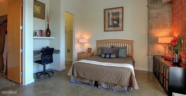 Building Photo - 1 br, 1 bath Apartment - 2401 Holcombe Blvd