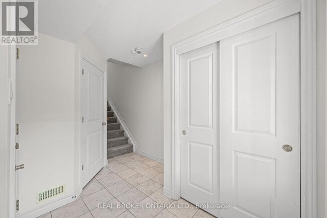 Building Photo - 66 Fallengale Cres