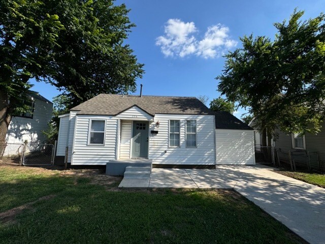Primary Photo - 206 W Ercoupe Dr