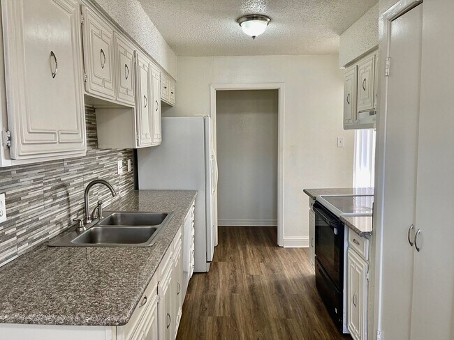 Building Photo - Nice Townhome in Arlington