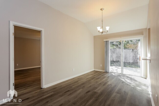 Foto del edificio - 15768 Canoe Creek Dr