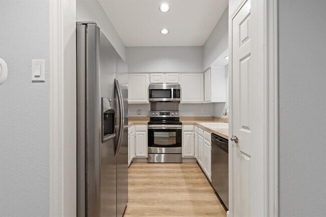 Building Photo - 5859 Frankford Rd