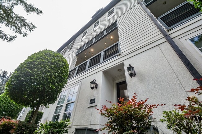 Building Photo - 2960 Rusk St