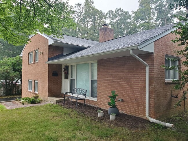 Foto del edificio - 7010 Leesville Blvd
