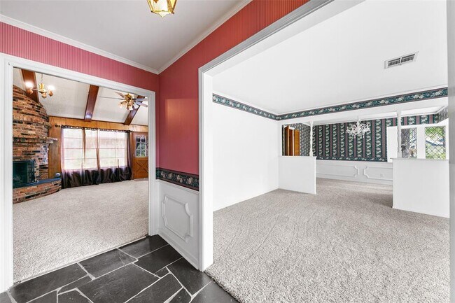 Building Photo - 267 Spring Pines Dr