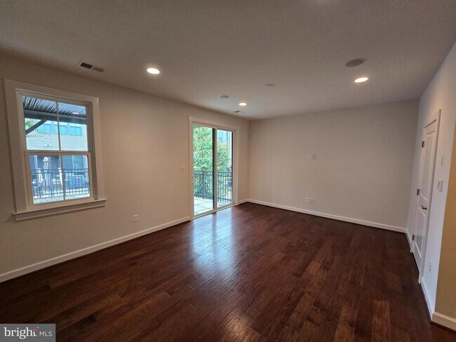Foto del edificio - 3123 Sundrops Ct
