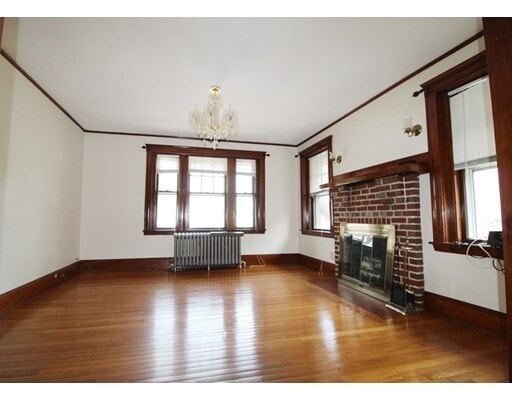 Building Photo - 8 Lorette St