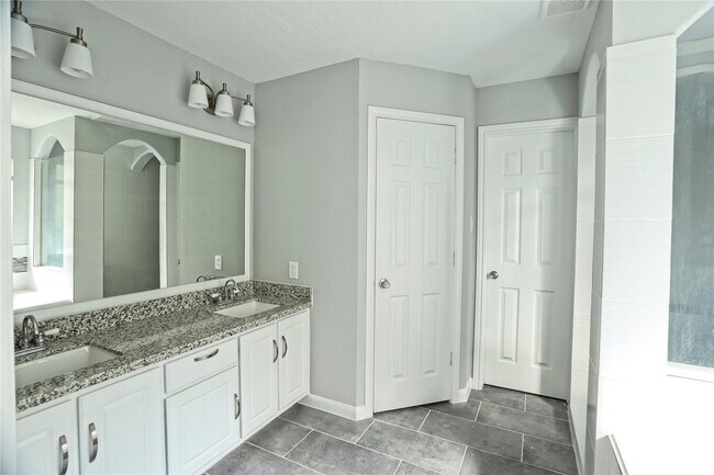 Foto del edificio - 18315 Water Mill Dr