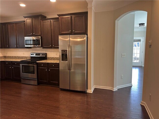 Building Photo - 403 Village View