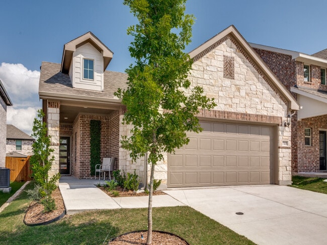 Building Photo - 715 Dotty Dr