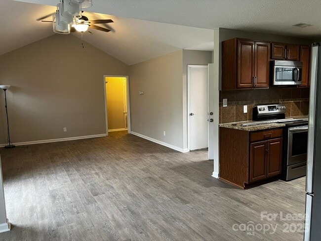 Building Photo - 4521 Regal Oaks Rd