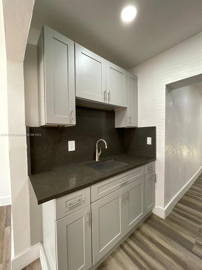 Foto del edificio - 485 NE 136th St