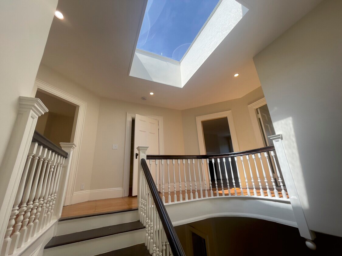 Foto principal - 1716 Beacon St