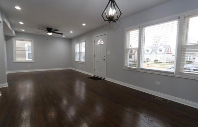 Building Photo - 3728 W 86th St
