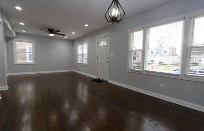 Foto del edificio - 3728 W 86th St