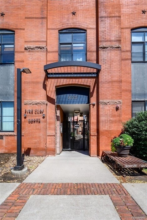 Foto del edificio - 3225 Blake St