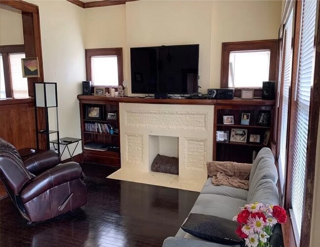 Building Photo - Chic 3 Bed, 2 Bath Haven near OU Health - ...