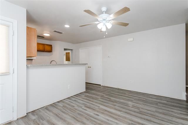 Building Photo - 1217 Village Garden Dr