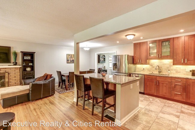 Foto del edificio - 4 br, 4 bath House - 5545 Woodland Rd