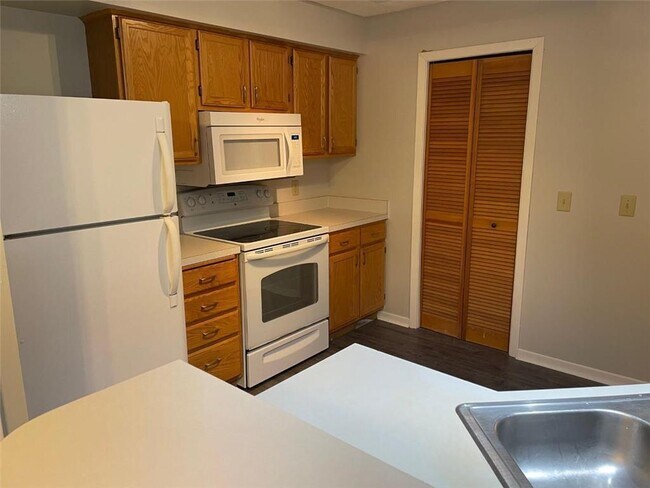 Foto del edificio - 10914 Bush Lake Rd