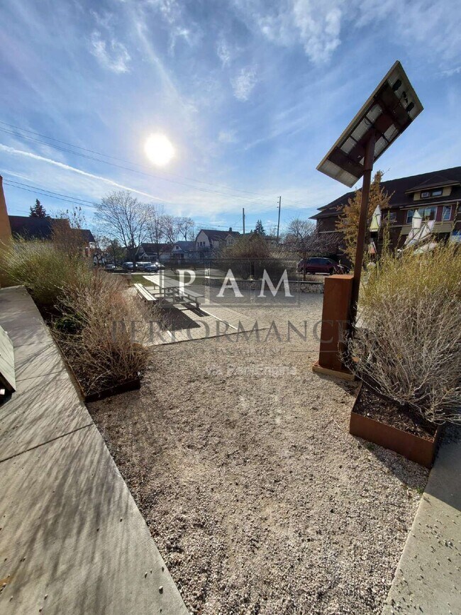 Foto del edificio - 5525 W North Ave