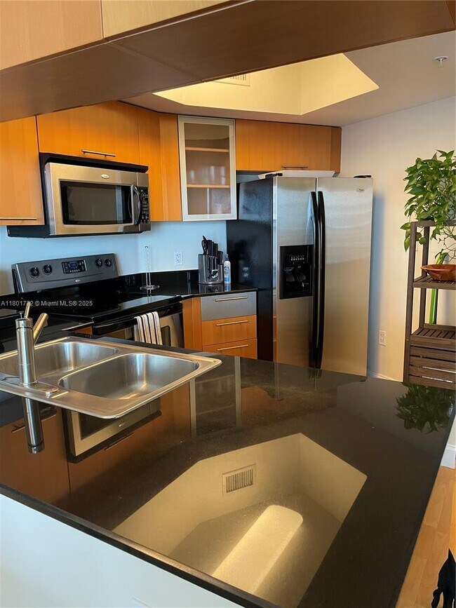 Foto del edificio - 1750 N Bayshore Dr