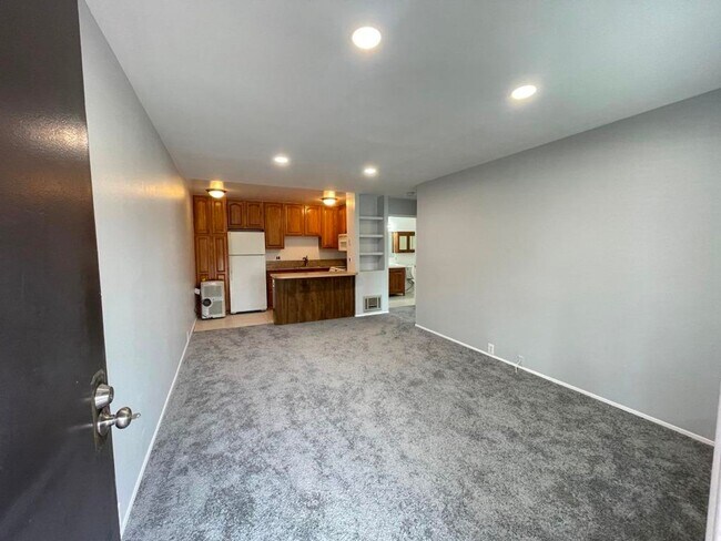 Foto del edificio - Comfortable, Convenient Living In Premier Mission Valley Complex