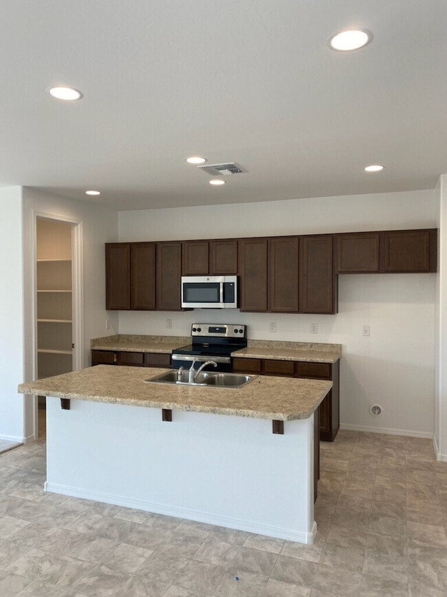 Building Photo - 4 BEDROOM RENTAL WITH 3 CAR GARAGE IN LOS PORTALES CASA GRANDE ARIZONA