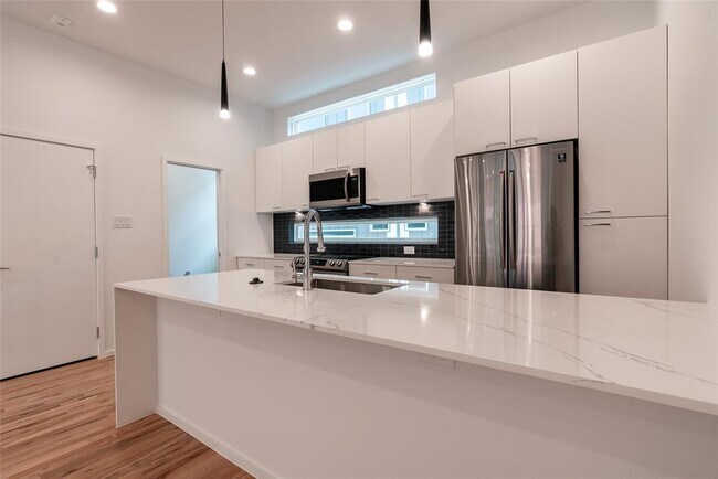 Foto del edificio - 5931 Ross Ave