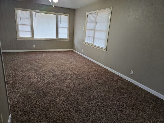 Foto del edificio - 302 Bridal Wreath Ave