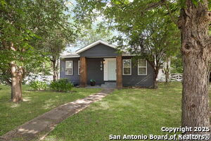 Foto del edificio - 166 E Harding Blvd