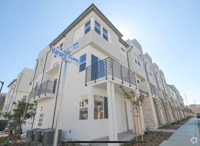 Building Photo - 1702 W Bushell St