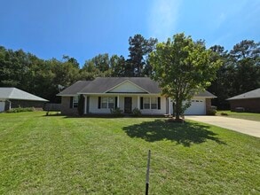 Building Photo - 3275 Oleander Dr