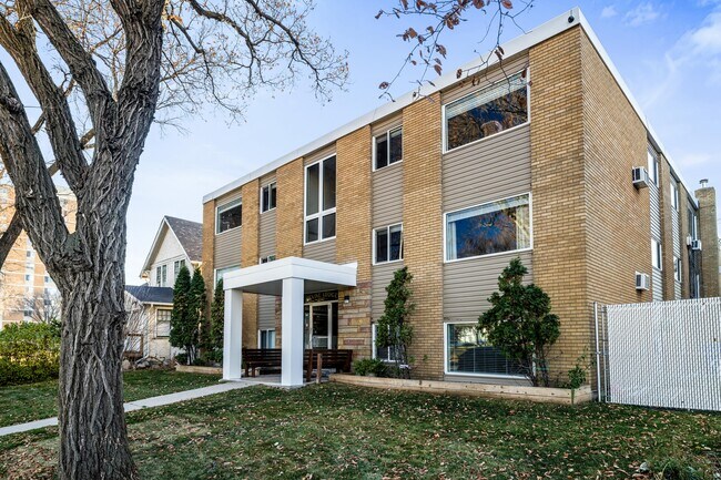 Photo du bâtiment - 2242-2242 Scarth St