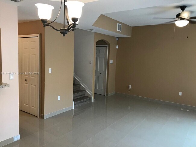 Foto del edificio - 721 SW 107th Ave