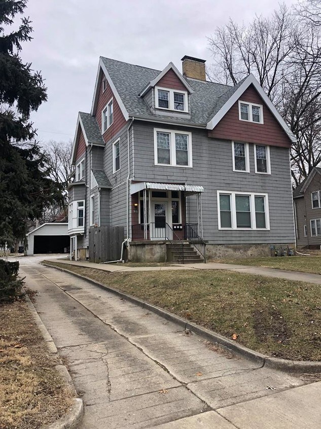 Primary Photo - 915 N East St