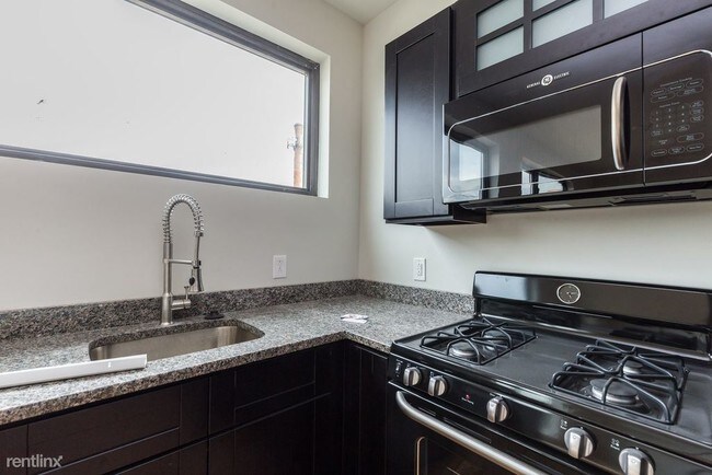 Foto del edificio - 1737 N Howard St