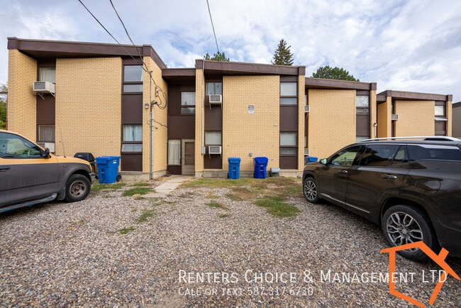 Photo du bâtiment - Second Floor Apartment with Assigned Parki...