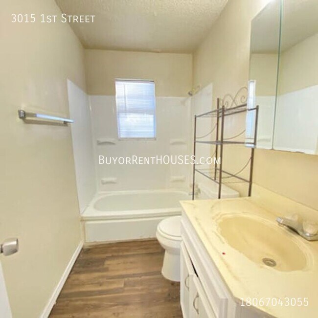 Building Photo - RENT is $895 + Pay $0 deposit at Move-In (...
