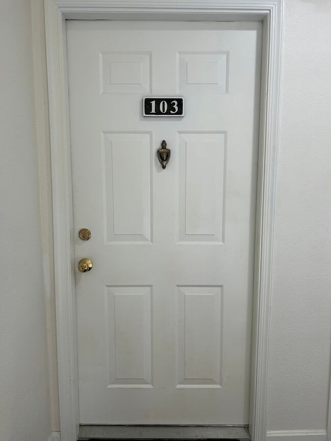 Photo - Third Floor Condo Available Now in Leesburg!